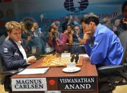Trận tranh vô địch cờ vua thế giới: Carlsen tiến dần đến ngôi vương
