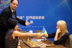 Hou Yifan trở lại ngôi nữ hoàng làng cờ thế giới