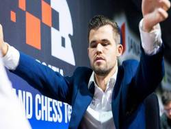 Vua cờ Carlsen lần đầu thắng Nepomniachtchi