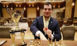 Vua giải cờ thế lỡ đòn chiếu hết sau một nước