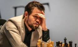 Vua cờ Carlsen hòa trong ngày sinh nhật
