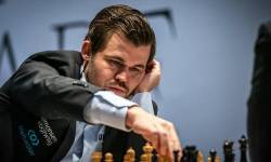 Carlsen cách ngôi vô địch thế giới một ván thắng