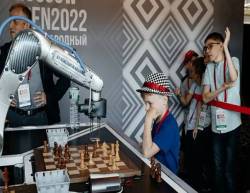 Robot đánh cờ làm gãy ngón tay kỳ thủ bảy tuổi