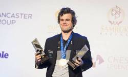 Carlsen giành ‘hat-trick’ vô địch thế giới