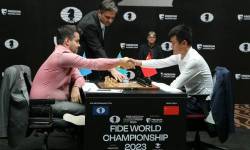 Nepomniachtchi lại dẫn Đinh ở chung kết thế giới