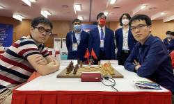 Lê Tuấn Minh thắng Quang Liêm ở Champions Chess Tour