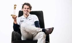 Carlsen ám chỉ thống trị cờ vua thế giới