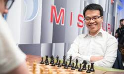 Quang Liêm nẫng chiến thắng trước mũi Carlsen